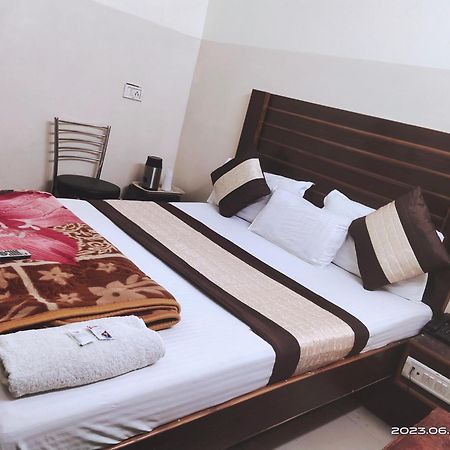 Hotel Diamond Нью-Дели Экстерьер фото